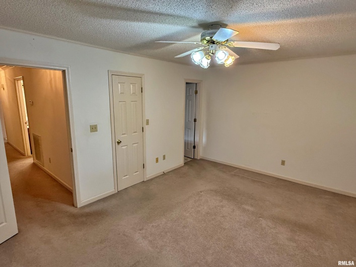 53 JAMES Drive, Metropolis, Illinois 62960, 3 Bedrooms Bedrooms, 0 ,2 BathroomsBathrooms,Residential,For Sale,JAMES,0,RMAEB459118