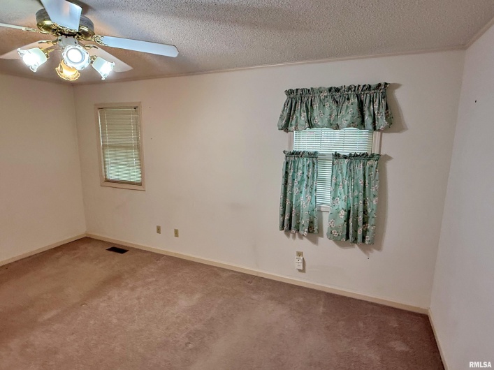 53 JAMES Drive, Metropolis, Illinois 62960, 3 Bedrooms Bedrooms, 0 ,2 BathroomsBathrooms,Residential,For Sale,JAMES,0,RMAEB459118