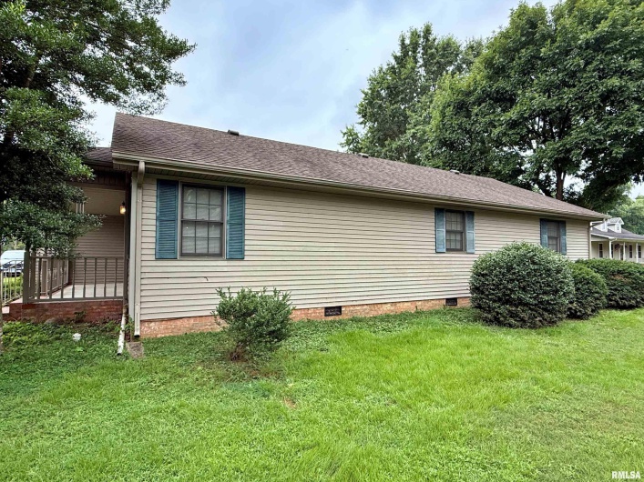 53 JAMES Drive, Metropolis, Illinois 62960, 3 Bedrooms Bedrooms, 0 ,2 BathroomsBathrooms,Residential,For Sale,JAMES,0,RMAEB459118