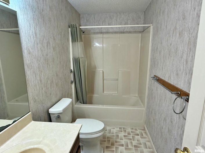 53 JAMES Drive, Metropolis, Illinois 62960, 3 Bedrooms Bedrooms, 0 ,2 BathroomsBathrooms,Residential,For Sale,JAMES,0,RMAEB459118