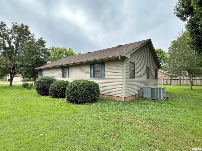 53 JAMES Drive, Metropolis, Illinois 62960, 3 Bedrooms Bedrooms, 0 ,2 BathroomsBathrooms,Residential,For Sale,JAMES,0,RMAEB459118
