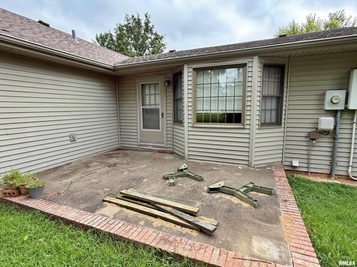 53 JAMES Drive, Metropolis, Illinois 62960, 3 Bedrooms Bedrooms, 0 ,2 BathroomsBathrooms,Residential,For Sale,JAMES,0,RMAEB459118