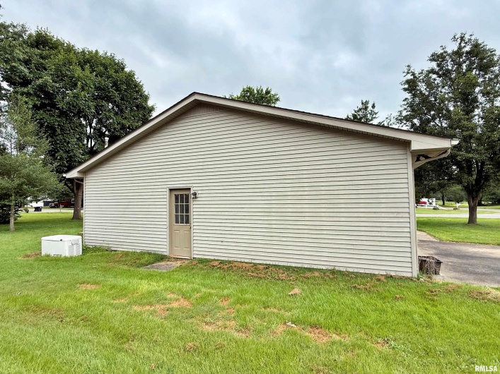 53 JAMES Drive, Metropolis, Illinois 62960, 3 Bedrooms Bedrooms, 0 ,2 BathroomsBathrooms,Residential,For Sale,JAMES,0,RMAEB459118