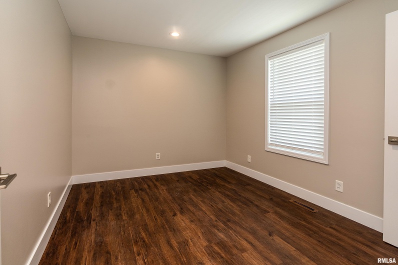 1301 HOLLAND Street, Marion, Illinois 62959, 3 Bedrooms Bedrooms, 0 ,2 BathroomsBathrooms,Residential,For Sale,HOLLAND,0,RMAQC4266048