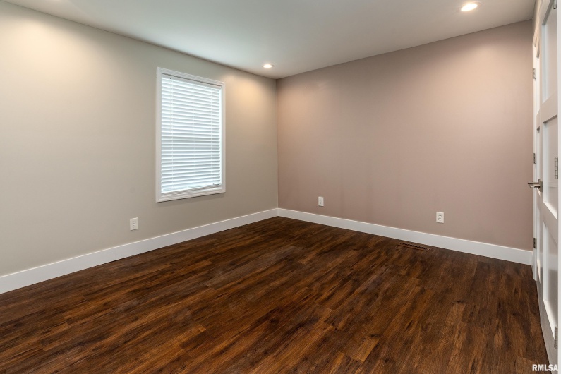 1301 HOLLAND Street, Marion, Illinois 62959, 3 Bedrooms Bedrooms, 0 ,2 BathroomsBathrooms,Residential,For Sale,HOLLAND,0,RMAQC4266048