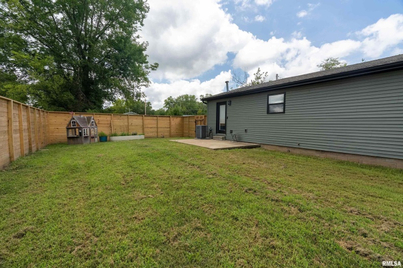 1301 HOLLAND Street, Marion, Illinois 62959, 3 Bedrooms Bedrooms, 0 ,2 BathroomsBathrooms,Residential,For Sale,HOLLAND,0,RMAQC4266048