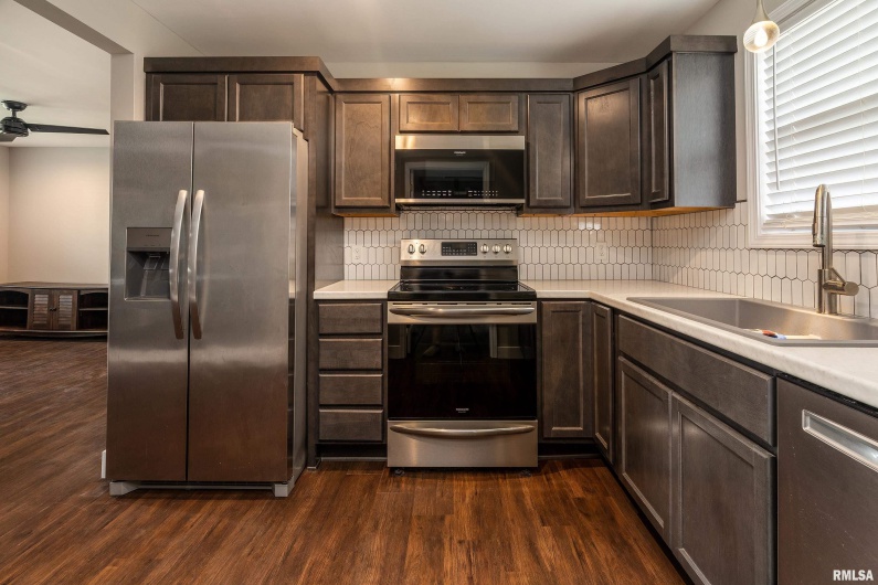 1301 HOLLAND Street, Marion, Illinois 62959, 3 Bedrooms Bedrooms, 0 ,2 BathroomsBathrooms,Residential,For Sale,HOLLAND,0,RMAQC4266048