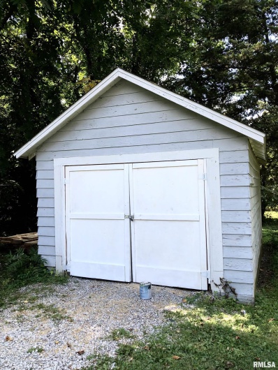 206 MAPLE Street, Carbondale, Illinois 62901, 3 Bedrooms Bedrooms, 0 ,1 BathroomBathrooms,Residential,For Sale,MAPLE,0,RMAEB459135