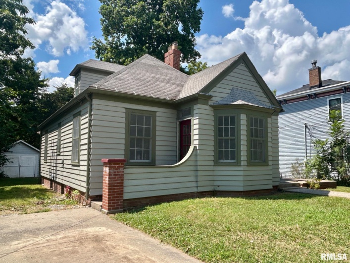 206 MAPLE Street, Carbondale, Illinois 62901, 3 Bedrooms Bedrooms, 0 ,1 BathroomBathrooms,Residential,For Sale,MAPLE,0,RMAEB459135