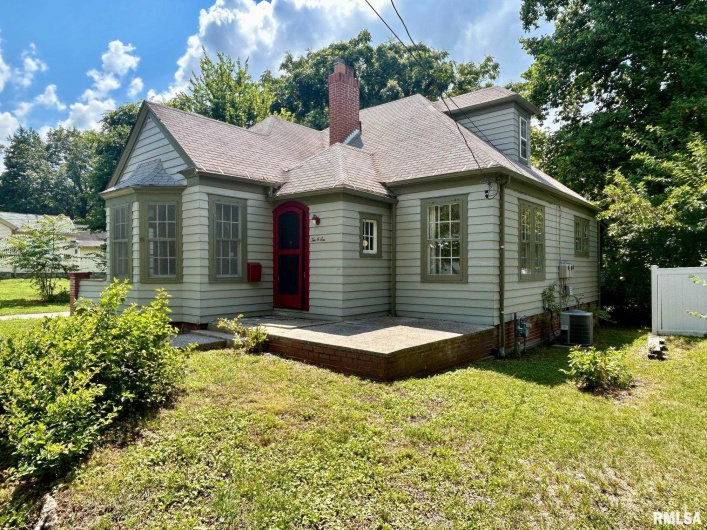 206 MAPLE Street, Carbondale, Illinois 62901, 3 Bedrooms Bedrooms, 0 ,1 BathroomBathrooms,Residential,For Sale,MAPLE,0,RMAEB459135
