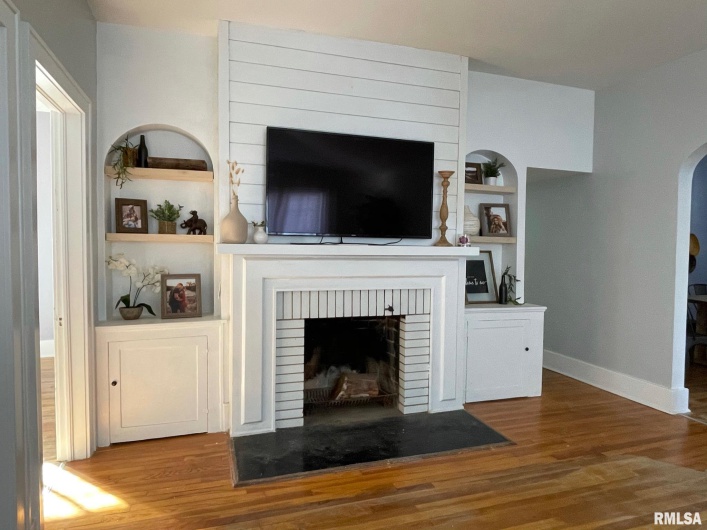 206 MAPLE Street, Carbondale, Illinois 62901, 3 Bedrooms Bedrooms, 0 ,1 BathroomBathrooms,Residential,For Sale,MAPLE,0,RMAEB459135