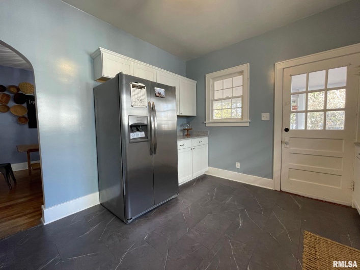 206 MAPLE Street, Carbondale, Illinois 62901, 3 Bedrooms Bedrooms, 0 ,1 BathroomBathrooms,Residential,For Sale,MAPLE,0,RMAEB459135