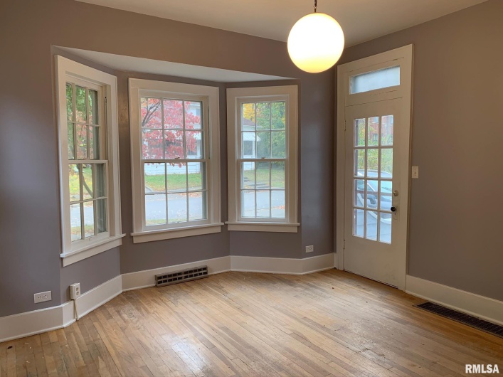 206 MAPLE Street, Carbondale, Illinois 62901, 3 Bedrooms Bedrooms, 0 ,1 BathroomBathrooms,Residential,For Sale,MAPLE,0,RMAEB459135