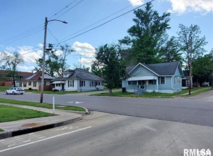 410 UNIVERSITY Street, Carbondale, Illinois 62901, 2 Bedrooms Bedrooms, 0 ,1 BathroomBathrooms,Residential,For Sale,UNIVERSITY,0,RMAEB459140
