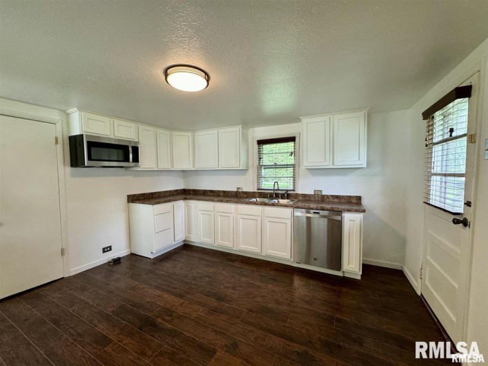 206 CHESTNUT, Cambria, Illinois 62915, 3 Bedrooms Bedrooms, 0 ,1 BathroomBathrooms,Residential,For Sale,CHESTNUT,0,RMAQC4262749