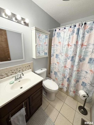 1105 OAKWOOD Lane, Marion, Illinois 62959, 3 Bedrooms Bedrooms, 0 ,2 BathroomsBathrooms,Residential,For Sale,OAKWOOD,0,RMAQC4266070
