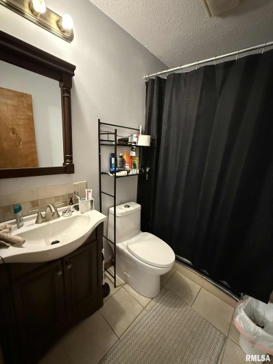 1105 OAKWOOD Lane, Marion, Illinois 62959, 3 Bedrooms Bedrooms, 0 ,2 BathroomsBathrooms,Residential,For Sale,OAKWOOD,0,RMAQC4266070