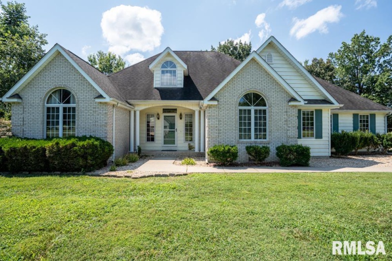 15 TIMBER CREEK Drive, Herrin, Illinois 62948, 3 Bedrooms Bedrooms, 0 ,2 BathroomsBathrooms,Residential,For Sale,TIMBER CREEK,0,RMAQC4266075