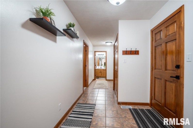 15 TIMBER CREEK Drive, Herrin, Illinois 62948, 3 Bedrooms Bedrooms, 0 ,2 BathroomsBathrooms,Residential,For Sale,TIMBER CREEK,0,RMAQC4266075