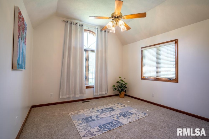 15 TIMBER CREEK Drive, Herrin, Illinois 62948, 3 Bedrooms Bedrooms, 0 ,2 BathroomsBathrooms,Residential,For Sale,TIMBER CREEK,0,RMAQC4266075