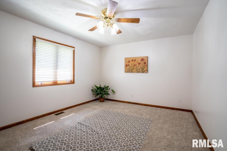 15 TIMBER CREEK Drive, Herrin, Illinois 62948, 3 Bedrooms Bedrooms, 0 ,2 BathroomsBathrooms,Residential,For Sale,TIMBER CREEK,0,RMAQC4266075