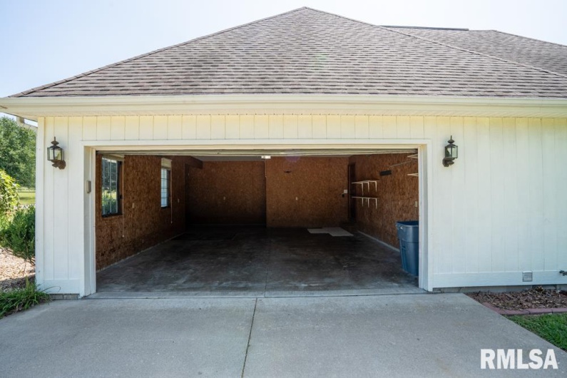 15 TIMBER CREEK Drive, Herrin, Illinois 62948, 3 Bedrooms Bedrooms, 0 ,2 BathroomsBathrooms,Residential,For Sale,TIMBER CREEK,0,RMAQC4266075