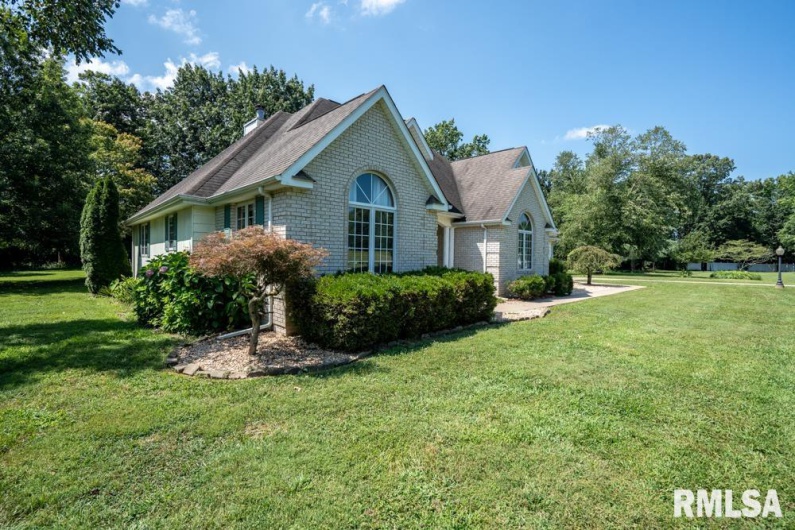 15 TIMBER CREEK Drive, Herrin, Illinois 62948, 3 Bedrooms Bedrooms, 0 ,2 BathroomsBathrooms,Residential,For Sale,TIMBER CREEK,0,RMAQC4266075