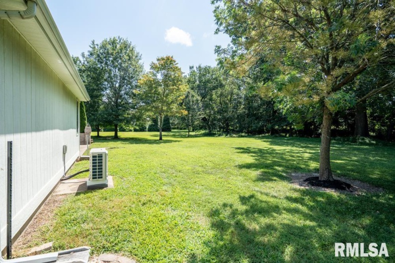15 TIMBER CREEK Drive, Herrin, Illinois 62948, 3 Bedrooms Bedrooms, 0 ,2 BathroomsBathrooms,Residential,For Sale,TIMBER CREEK,0,RMAQC4266075