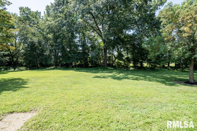 15 TIMBER CREEK Drive, Herrin, Illinois 62948, 3 Bedrooms Bedrooms, 0 ,2 BathroomsBathrooms,Residential,For Sale,TIMBER CREEK,0,RMAQC4266075