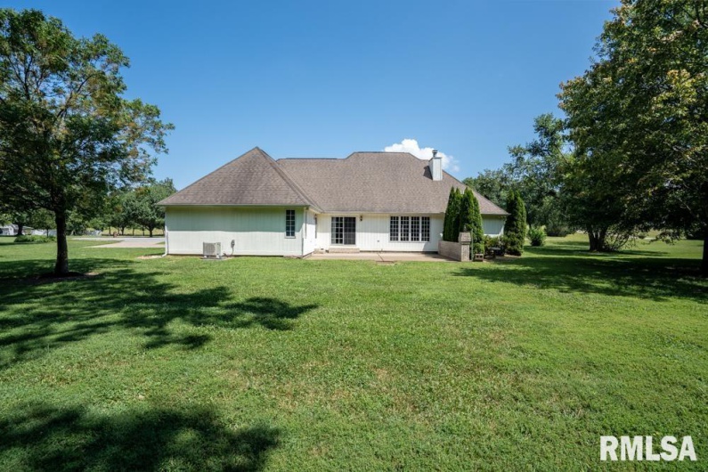 15 TIMBER CREEK Drive, Herrin, Illinois 62948, 3 Bedrooms Bedrooms, 0 ,2 BathroomsBathrooms,Residential,For Sale,TIMBER CREEK,0,RMAQC4266075