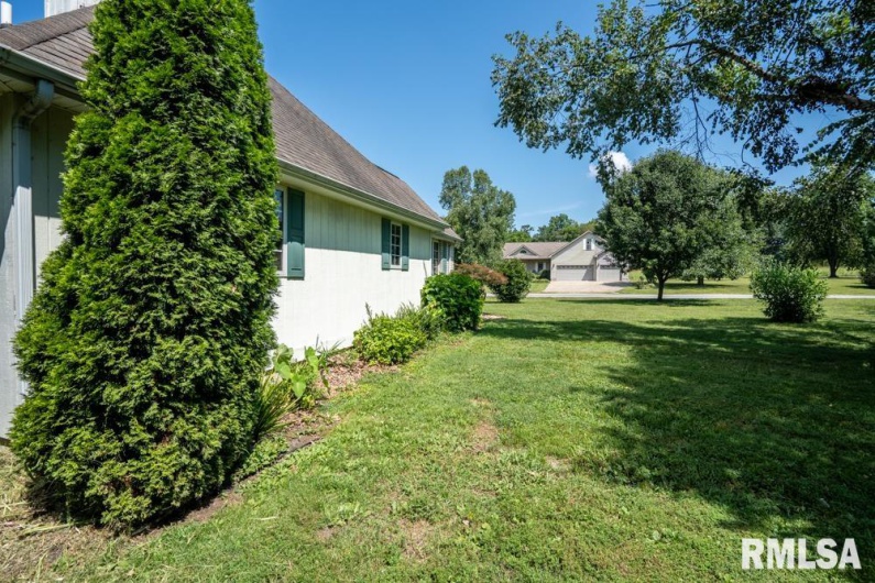 15 TIMBER CREEK Drive, Herrin, Illinois 62948, 3 Bedrooms Bedrooms, 0 ,2 BathroomsBathrooms,Residential,For Sale,TIMBER CREEK,0,RMAQC4266075