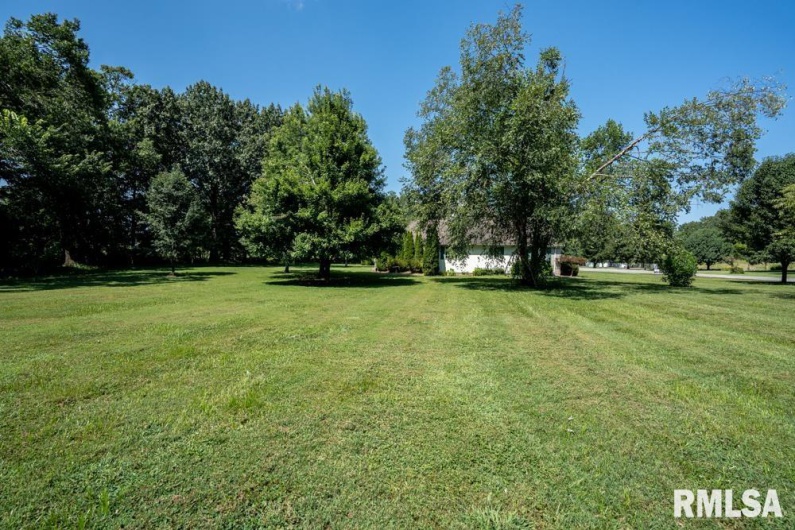 15 TIMBER CREEK Drive, Herrin, Illinois 62948, 3 Bedrooms Bedrooms, 0 ,2 BathroomsBathrooms,Residential,For Sale,TIMBER CREEK,0,RMAQC4266075