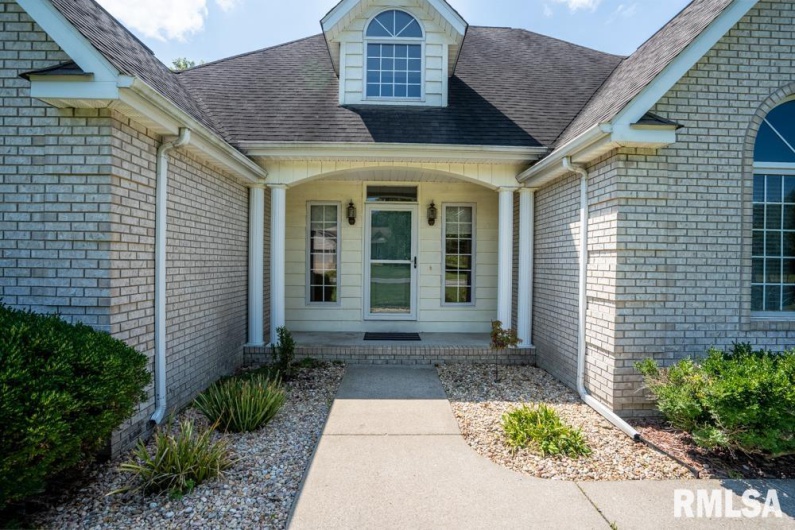 15 TIMBER CREEK Drive, Herrin, Illinois 62948, 3 Bedrooms Bedrooms, 0 ,2 BathroomsBathrooms,Residential,For Sale,TIMBER CREEK,0,RMAQC4266075