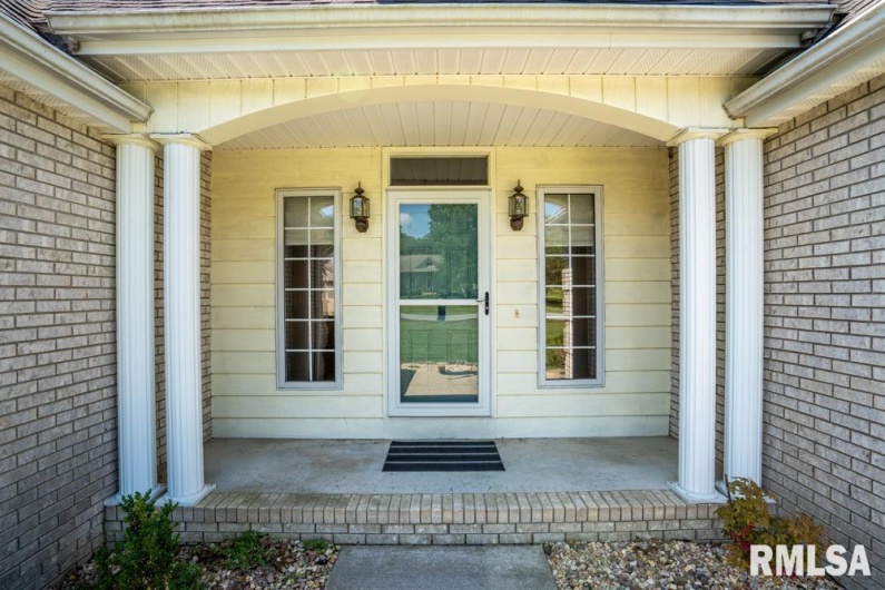 15 TIMBER CREEK Drive, Herrin, Illinois 62948, 3 Bedrooms Bedrooms, 0 ,2 BathroomsBathrooms,Residential,For Sale,TIMBER CREEK,0,RMAQC4266075