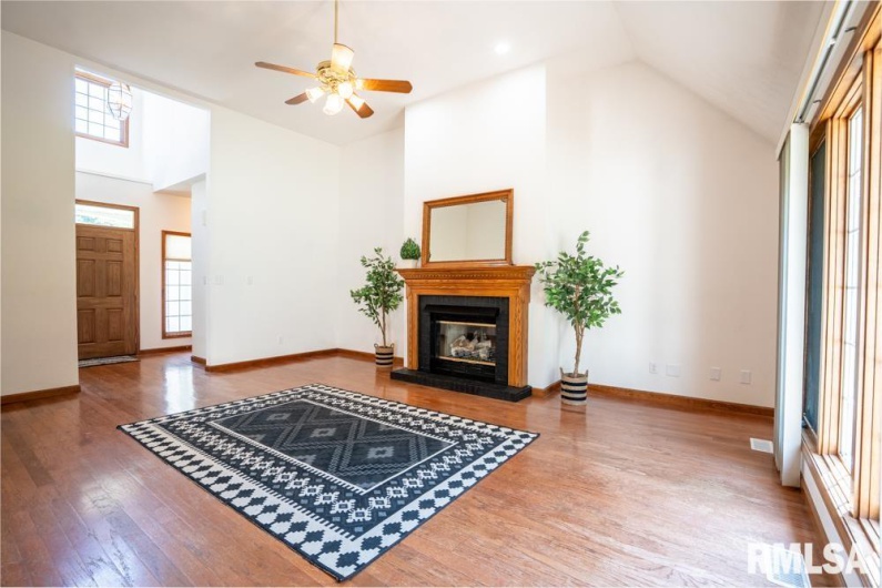 15 TIMBER CREEK Drive, Herrin, Illinois 62948, 3 Bedrooms Bedrooms, 0 ,2 BathroomsBathrooms,Residential,For Sale,TIMBER CREEK,0,RMAQC4266075