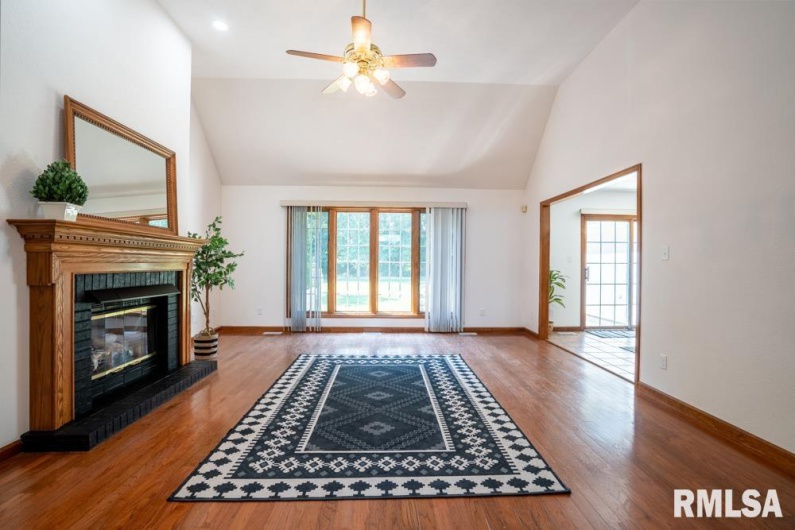 15 TIMBER CREEK Drive, Herrin, Illinois 62948, 3 Bedrooms Bedrooms, 0 ,2 BathroomsBathrooms,Residential,For Sale,TIMBER CREEK,0,RMAQC4266075