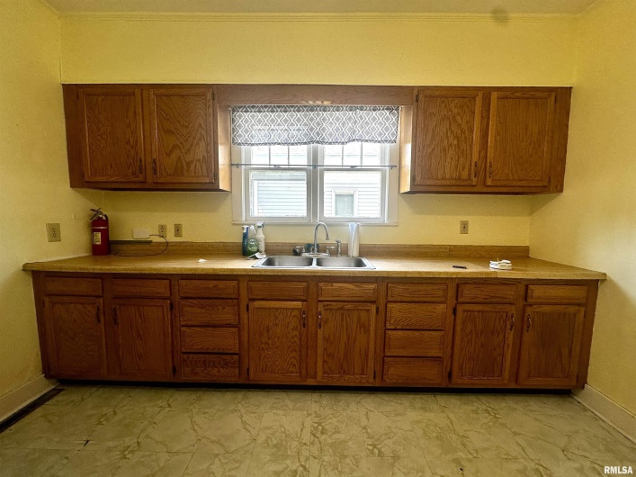2213 LOCUST Street, Eldorado, Illinois 62930, 1 Bedroom Bedrooms, 0 ,1 BathroomBathrooms,Residential,For Sale,LOCUST,0,RMAQC4263403