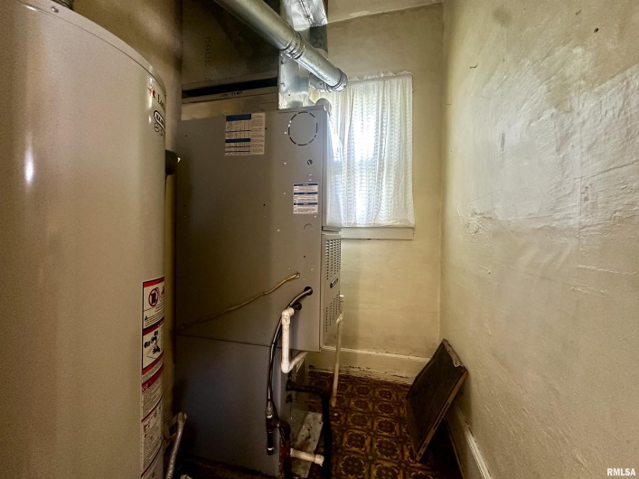 2213 LOCUST Street, Eldorado, Illinois 62930, 1 Bedroom Bedrooms, 0 ,1 BathroomBathrooms,Residential,For Sale,LOCUST,0,RMAQC4263403