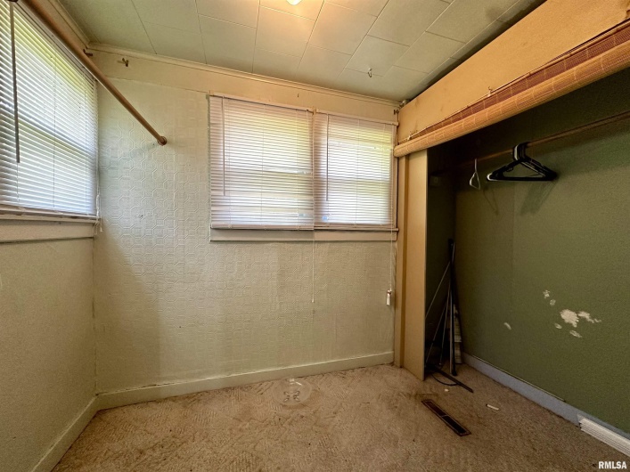 2213 LOCUST Street, Eldorado, Illinois 62930, 1 Bedroom Bedrooms, 0 ,1 BathroomBathrooms,Residential,For Sale,LOCUST,0,RMAQC4263403