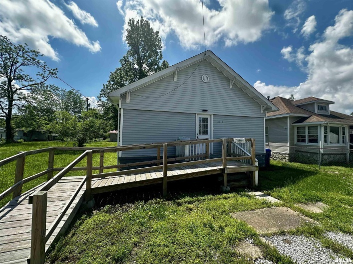 2213 LOCUST Street, Eldorado, Illinois 62930, 1 Bedroom Bedrooms, 0 ,1 BathroomBathrooms,Residential,For Sale,LOCUST,0,RMAQC4263403