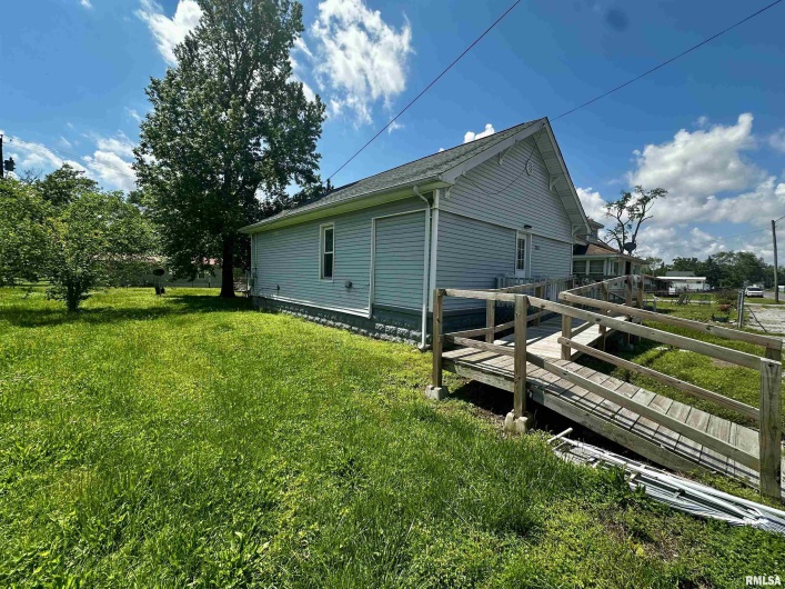 2213 LOCUST Street, Eldorado, Illinois 62930, 1 Bedroom Bedrooms, 0 ,1 BathroomBathrooms,Residential,For Sale,LOCUST,0,RMAQC4263403
