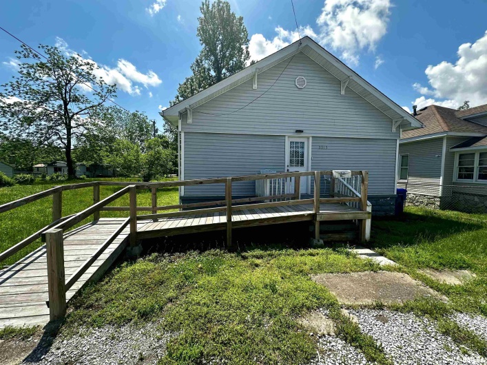 2213 LOCUST Street, Eldorado, Illinois 62930, 1 Bedroom Bedrooms, 0 ,1 BathroomBathrooms,Residential,For Sale,LOCUST,0,RMAQC4263403