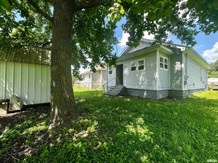 2213 LOCUST Street, Eldorado, Illinois 62930, 1 Bedroom Bedrooms, 0 ,1 BathroomBathrooms,Residential,For Sale,LOCUST,0,RMAQC4263403