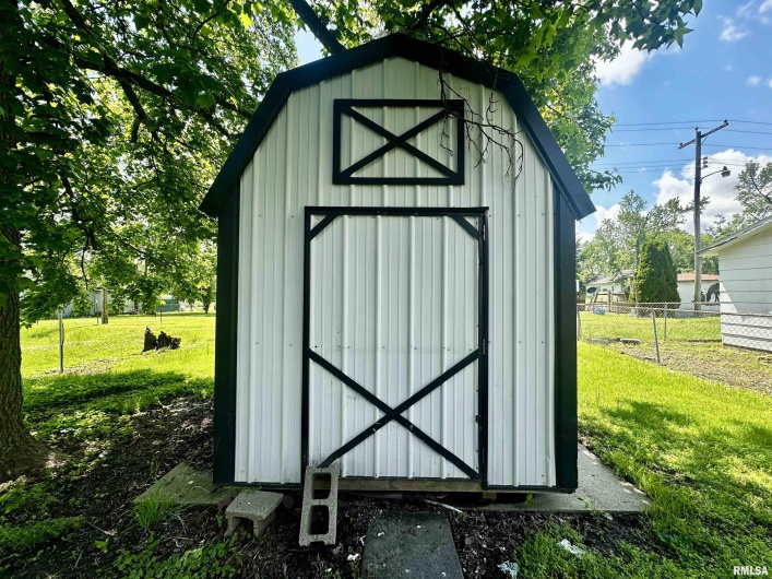 2213 LOCUST Street, Eldorado, Illinois 62930, 1 Bedroom Bedrooms, 0 ,1 BathroomBathrooms,Residential,For Sale,LOCUST,0,RMAQC4263403
