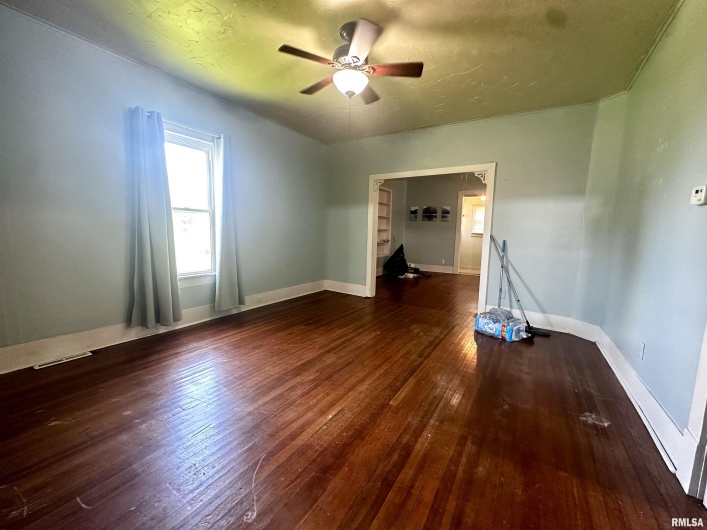 2213 LOCUST Street, Eldorado, Illinois 62930, 1 Bedroom Bedrooms, 0 ,1 BathroomBathrooms,Residential,For Sale,LOCUST,0,RMAQC4263403