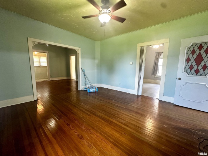 2213 LOCUST Street, Eldorado, Illinois 62930, 1 Bedroom Bedrooms, 0 ,1 BathroomBathrooms,Residential,For Sale,LOCUST,0,RMAQC4263403