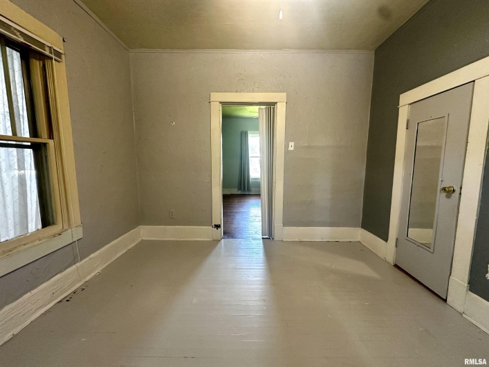 2213 LOCUST Street, Eldorado, Illinois 62930, 1 Bedroom Bedrooms, 0 ,1 BathroomBathrooms,Residential,For Sale,LOCUST,0,RMAQC4263403