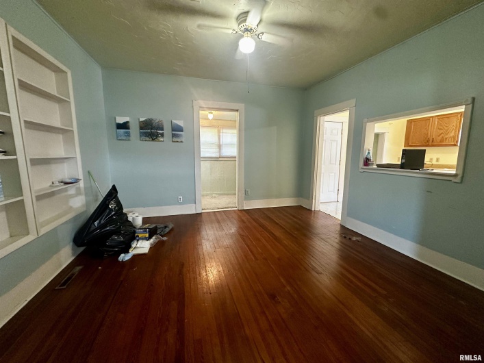 2213 LOCUST Street, Eldorado, Illinois 62930, 1 Bedroom Bedrooms, 0 ,1 BathroomBathrooms,Residential,For Sale,LOCUST,0,RMAQC4263403
