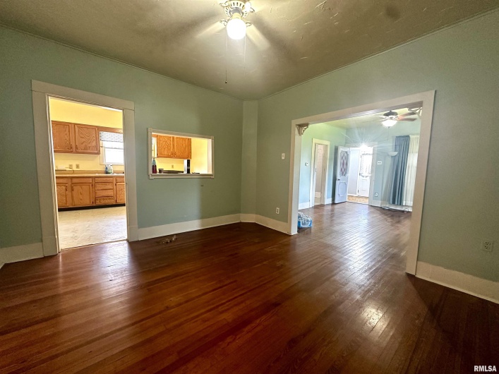 2213 LOCUST Street, Eldorado, Illinois 62930, 1 Bedroom Bedrooms, 0 ,1 BathroomBathrooms,Residential,For Sale,LOCUST,0,RMAQC4263403