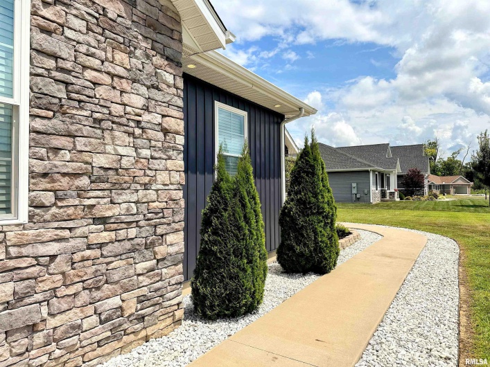 1106 FALCON Court, Carterville, Illinois 62918, 3 Bedrooms Bedrooms, 0 ,2 BathroomsBathrooms,Residential,For Sale,FALCON,0,RMAEB459154